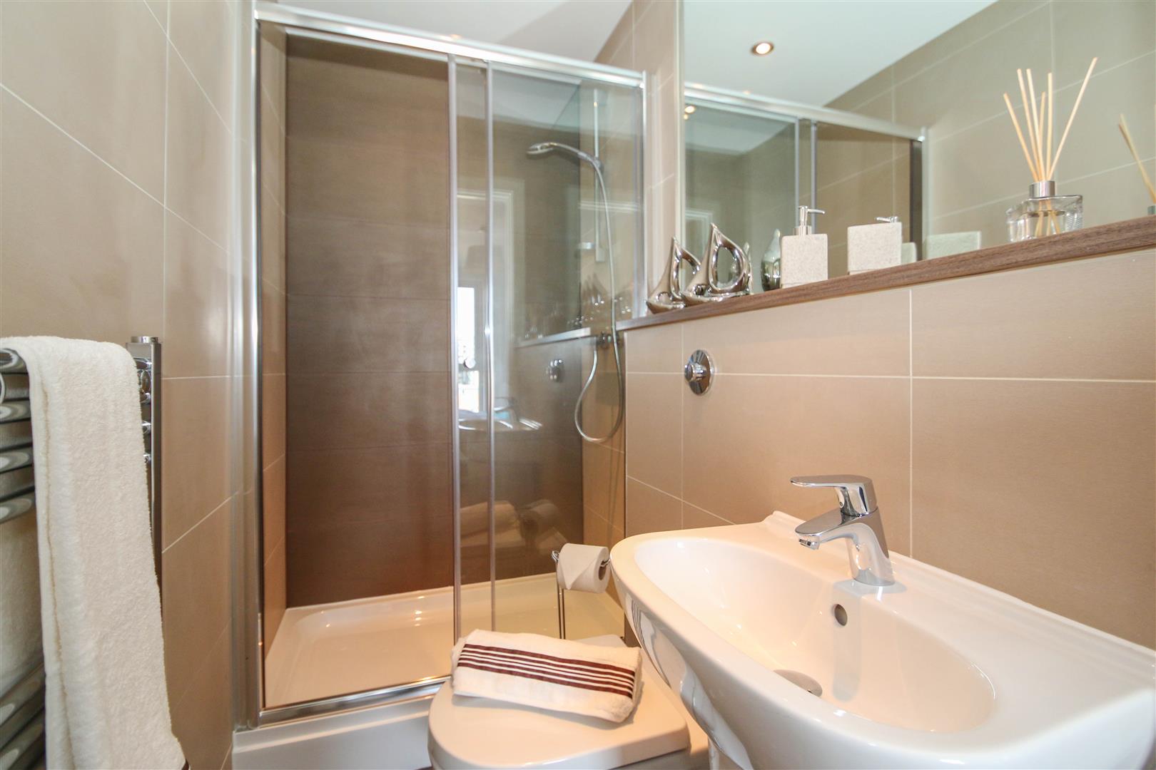 2 Bedroom Apartment To Rent image 7